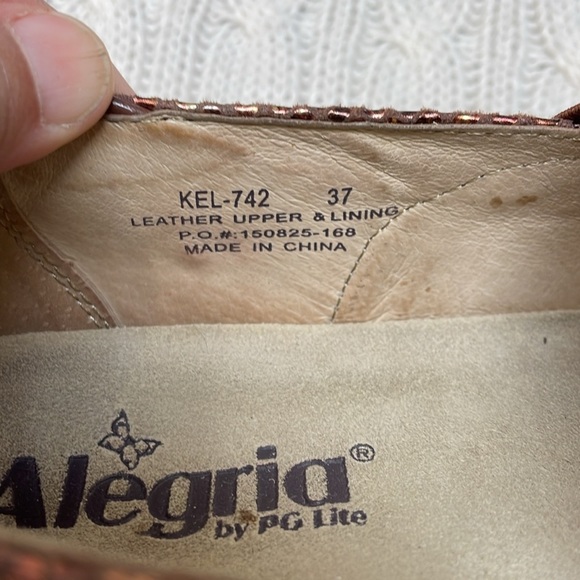 Women’s Alegria Sz 37 Bronze/Copper Snake Print Clogs. Slip resistant. Leather - Picture 5 of 11